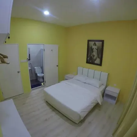 Xenia Homestay Kuching Exterior photo